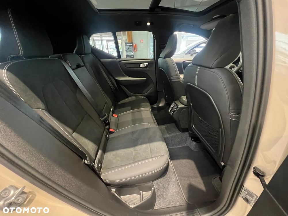 Volvo XC 40 B4 AWD Ultimate Dark - 27