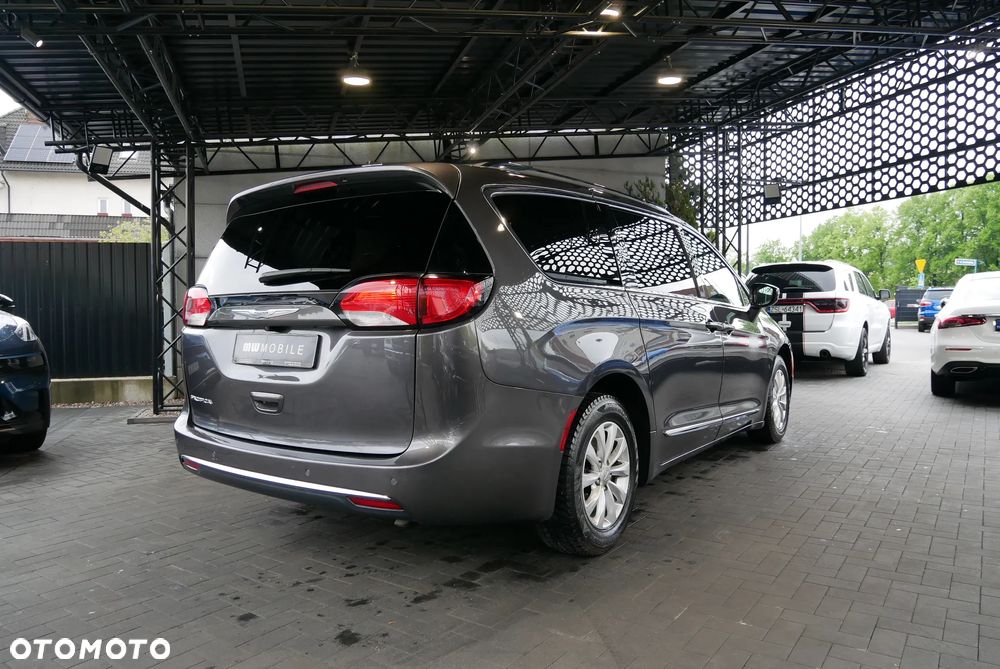 Chrysler Pacifica - 3