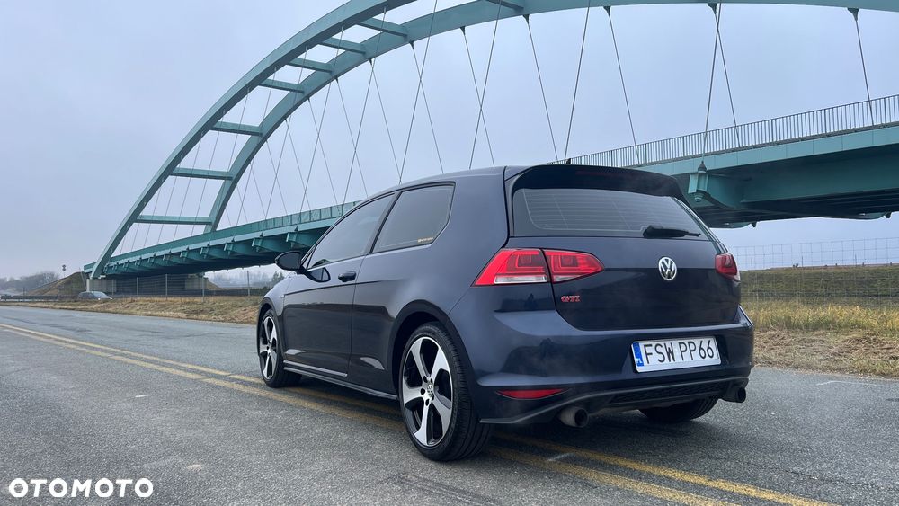 Volkswagen Golf GTI (BlueMotion Technology) - 4