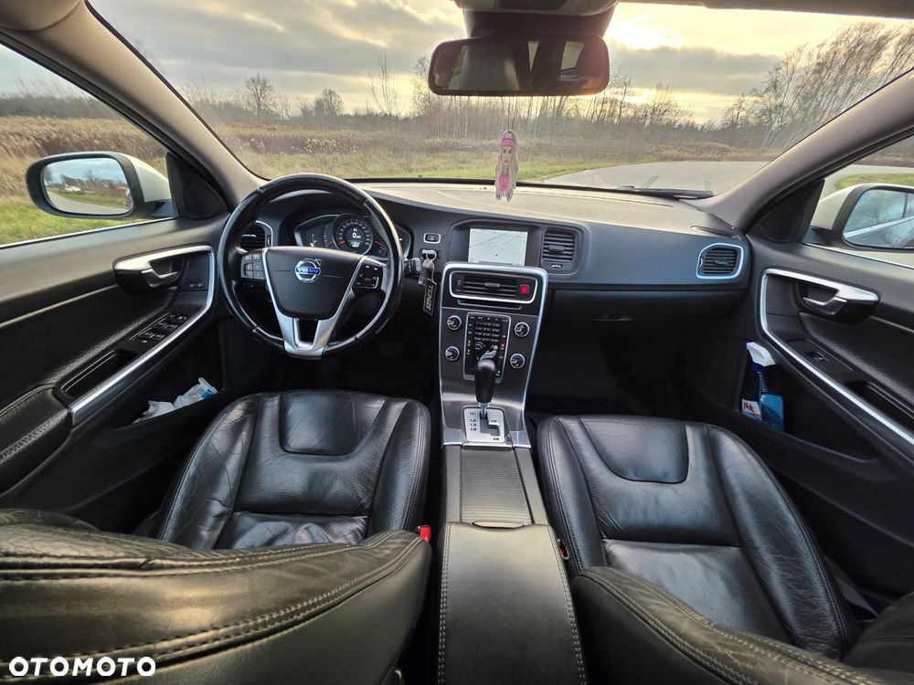 Volvo V60 D4 Geartronic Momentum - 19