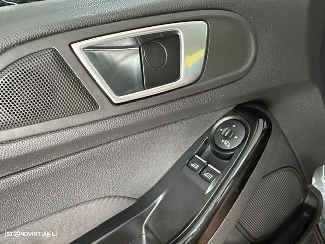 Ford Fiesta 1.0 EcoBoost S&S TITANIUM - 21