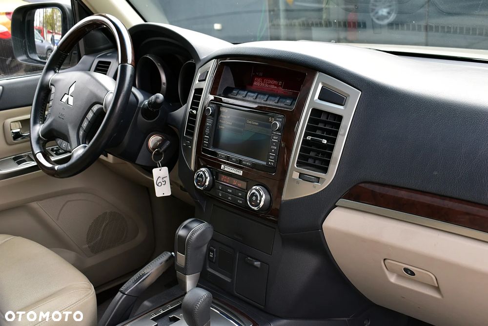 Mitsubishi Pajero - 9
