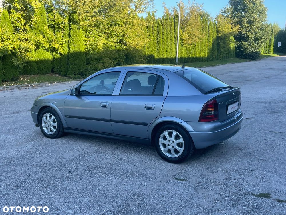 Opel Astra 1.6 NJoy - 40