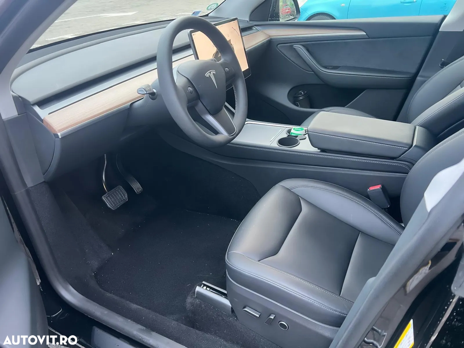 Tesla Model Y - 7