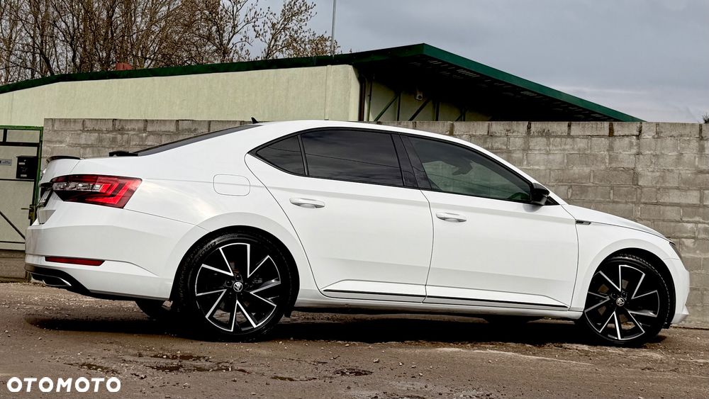 Skoda Superb 2.0 TDI DSG Sportline - 18