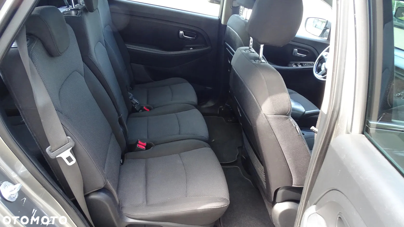 Kia Carens 1.7 CRDi M 7os - 13