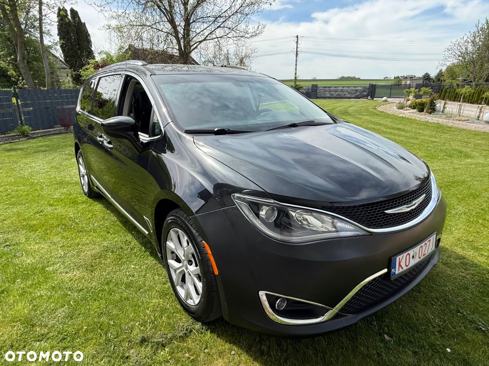 Chrysler Pacifica - 1