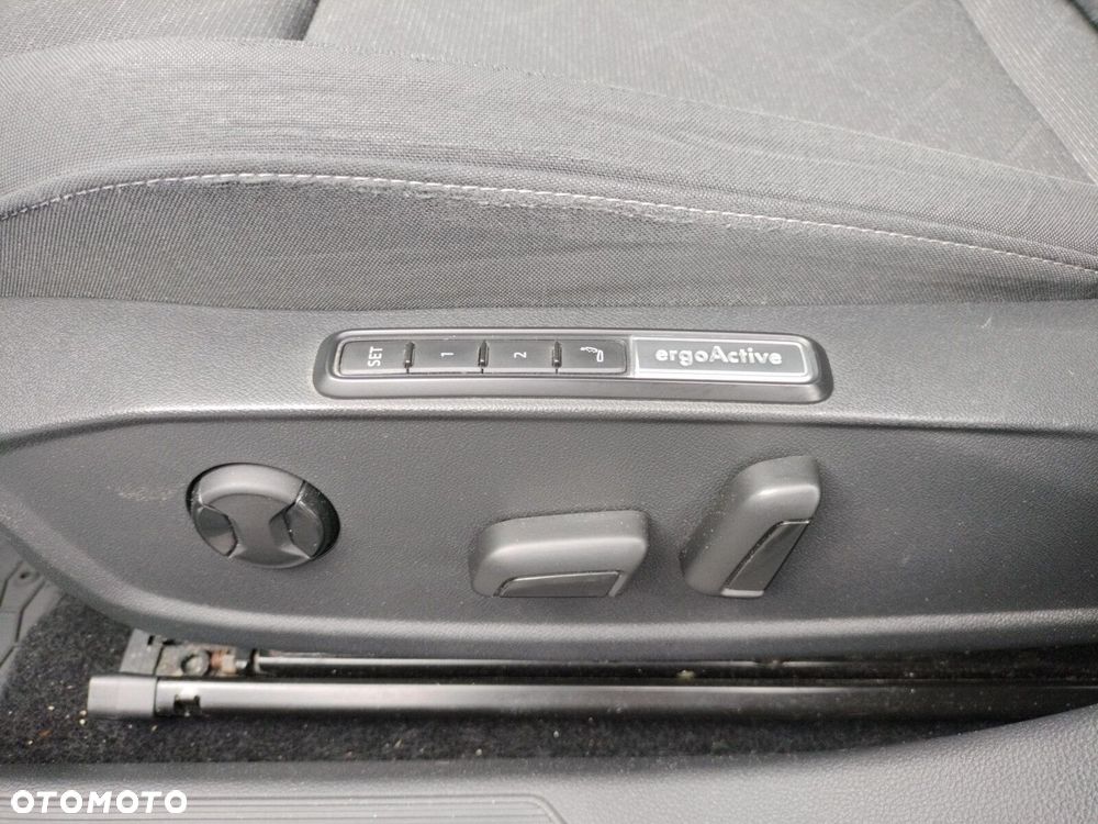 Volkswagen Golf - 12