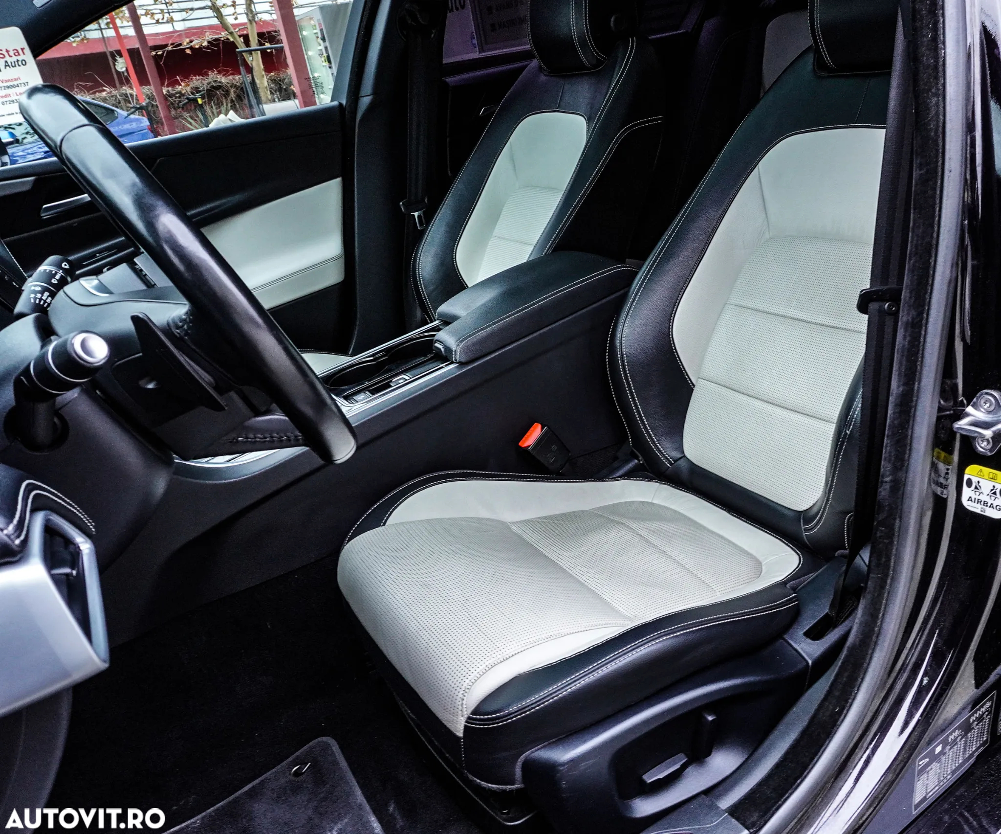 Jaguar XE 2.0 R-Sport - 14
