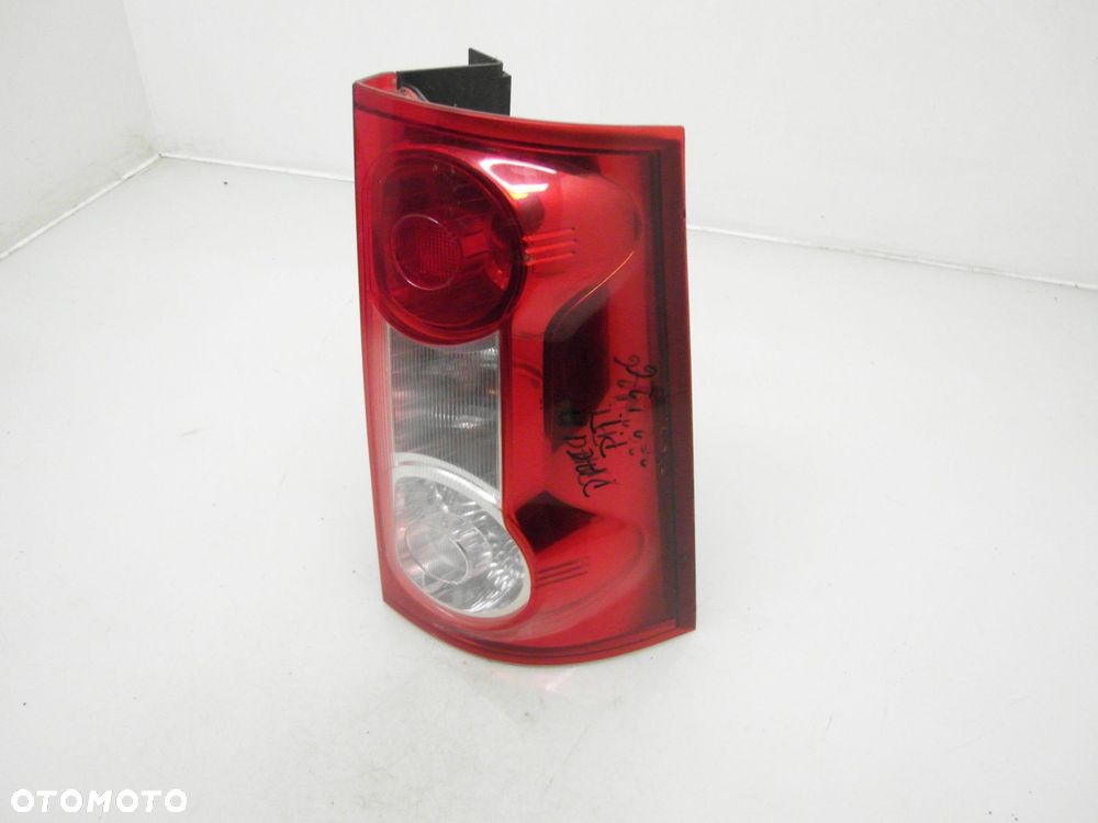 LAMPA PRAWA TYLNA DACIA LOGAN 62420912 8200864610 - 5