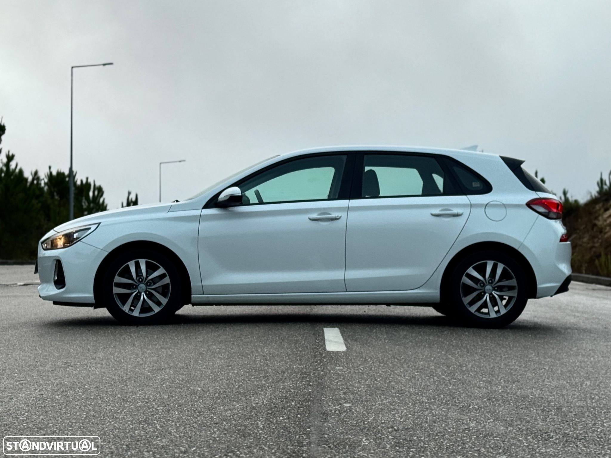 Hyundai i30 1.6 CRDI Blue Comfort+Navi - 4