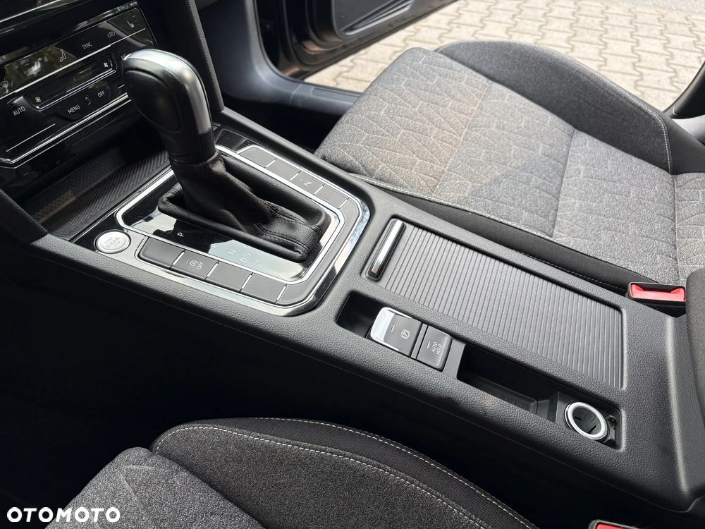 Volkswagen Passat - 15