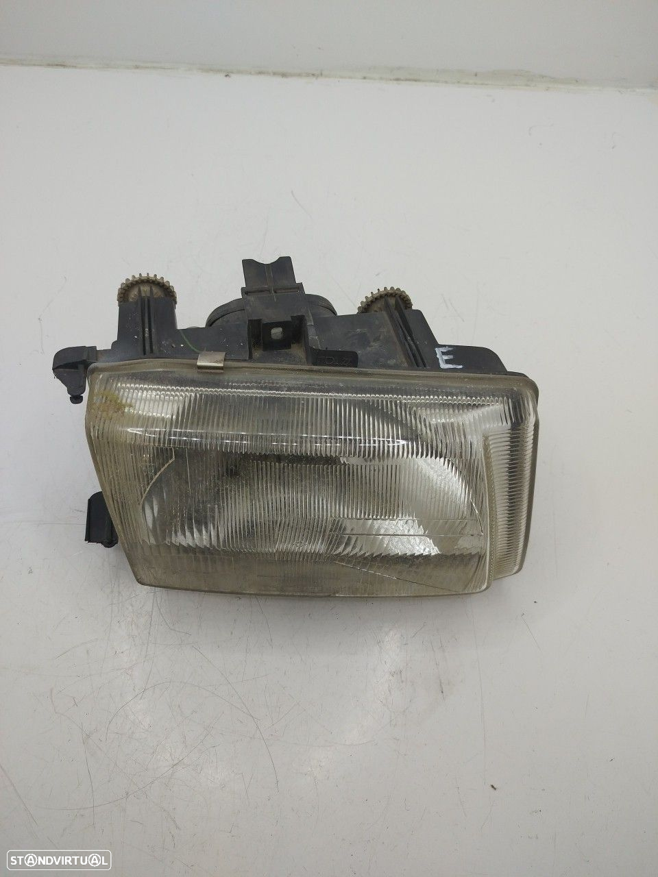 Farol/ Otica Dianteiro Esq Volkswagen Caddy Ii (9K) - 2