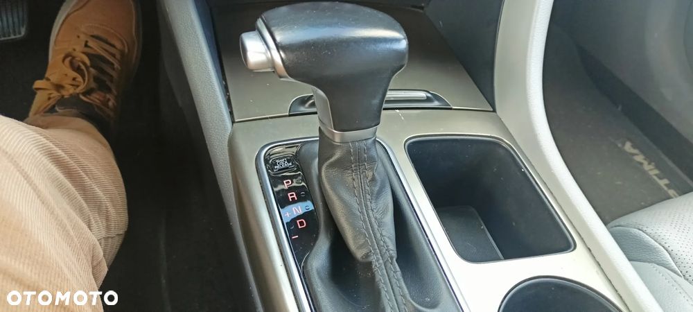 Kia Optima Plug-in Hybrid - 6