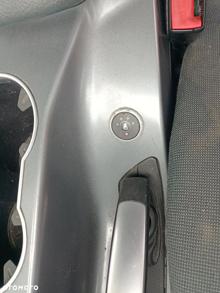 Ford C-MAX 1.6 Ti-VCT Champions Edition - 9