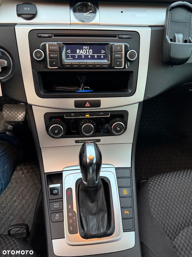 Volkswagen Passat 2.0 TDI DSG BlueMotion Technology Comfortline - 18