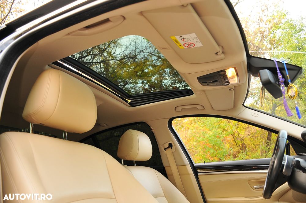 BMW Seria 5 525d xDrive - 12