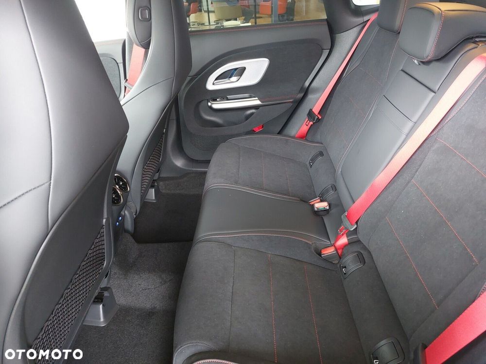 Mercedes-Benz CLA - 9