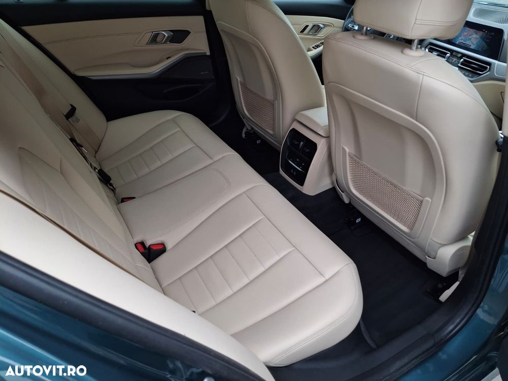 BMW Seria 3 330e Aut. - 12