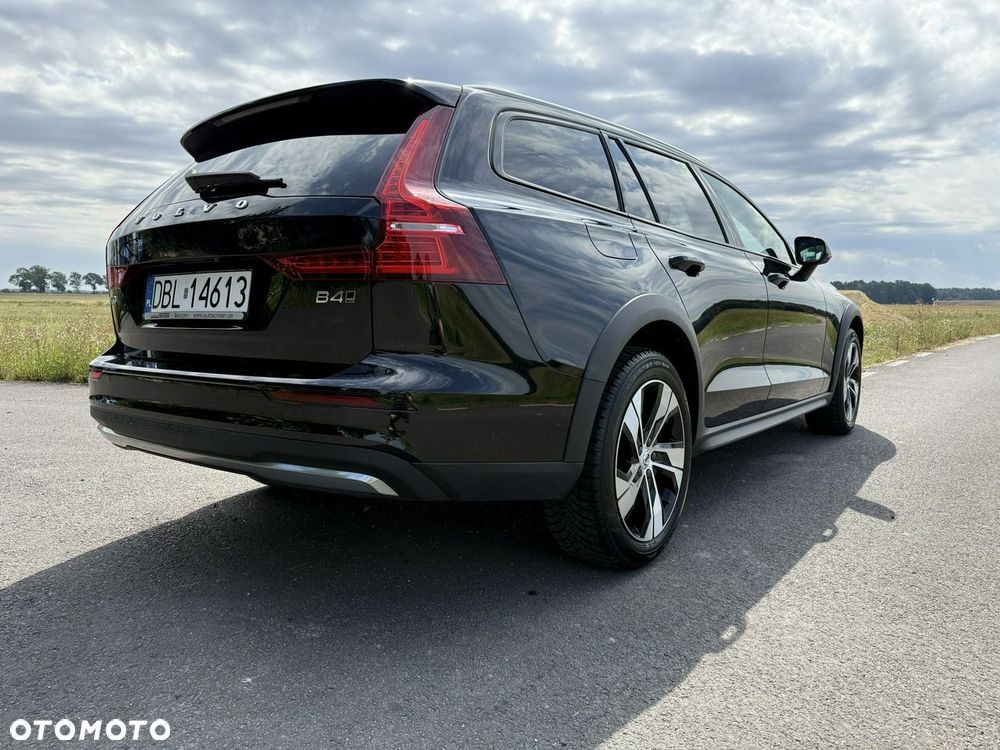 Volvo V60 Cross Country B4 D AWD Plus - 33