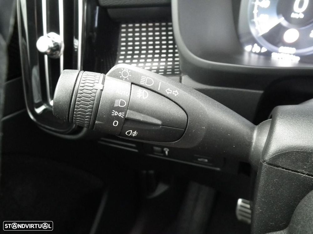 Volvo XC 40 2.0 D3 R-Design - 26