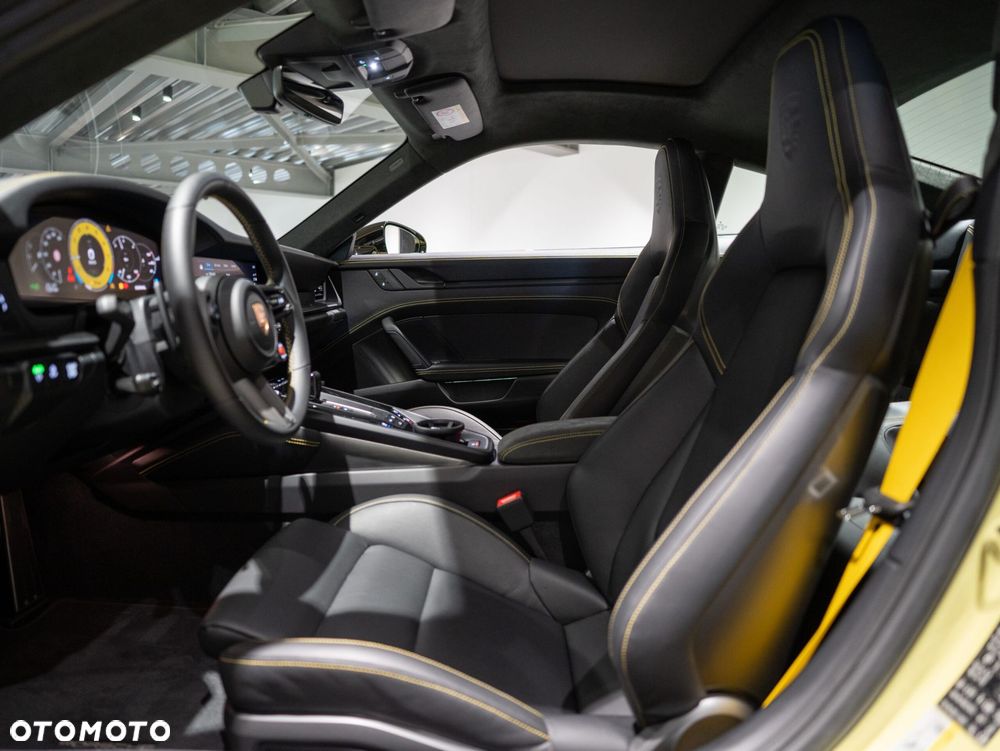 Porsche 911 Carrera T-Hybrid 4 GTS - 26