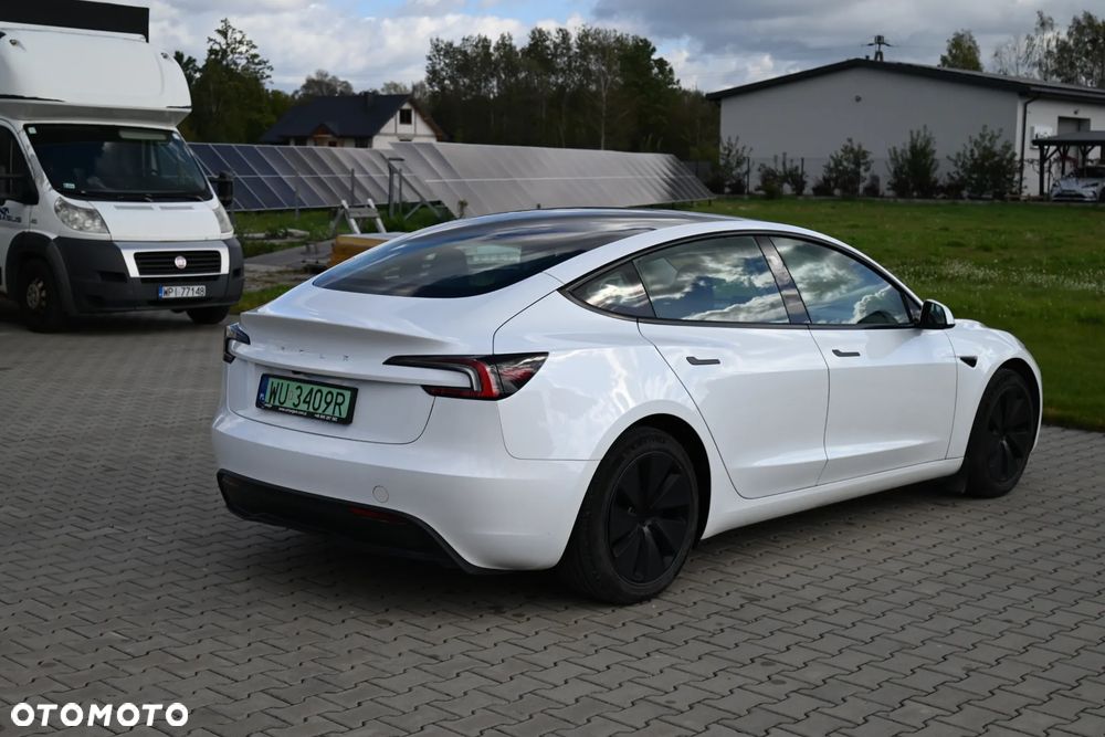 Tesla Model 3 - 4
