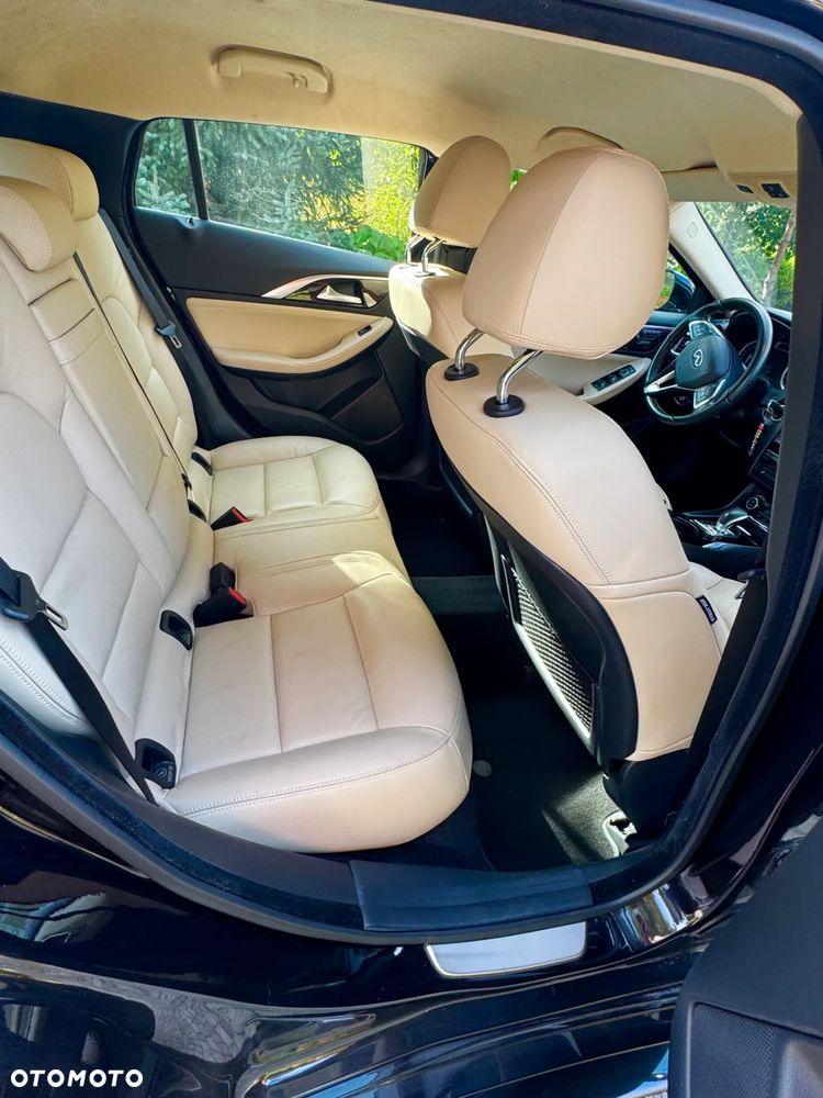 Infiniti Q30 - 16
