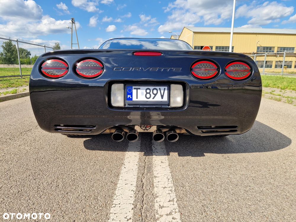 Chevrolet Corvette - 12