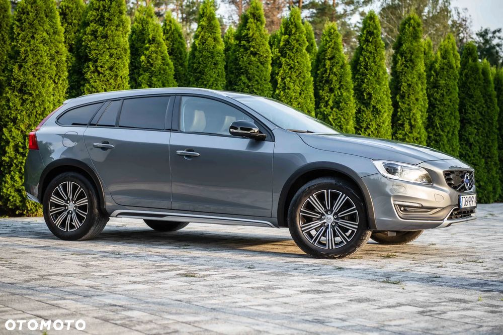 Volvo V60 Cross Country T5 AWD Summum - 9