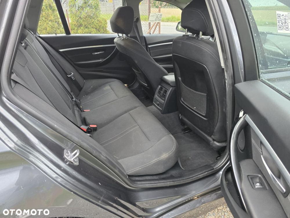 BMW Seria 3 318d Sport Line Shadow - 11