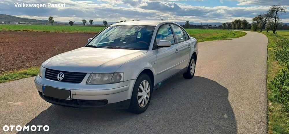 Volkswagen Passat - 1