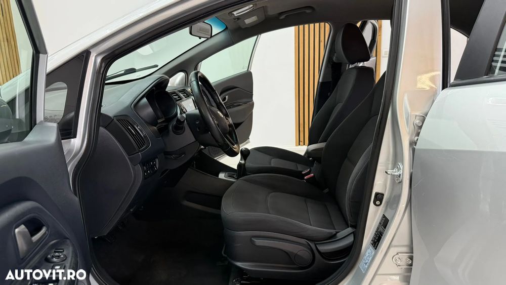 Kia Rio - 16