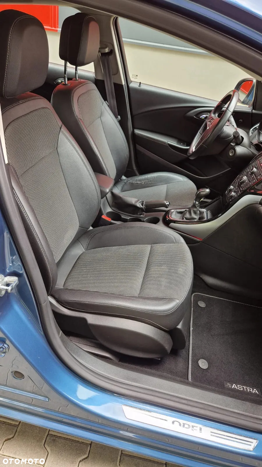 Opel Astra IV 1.4 T Cosmo - 13