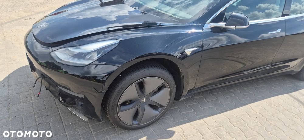 Tesla Model 3 - 10
