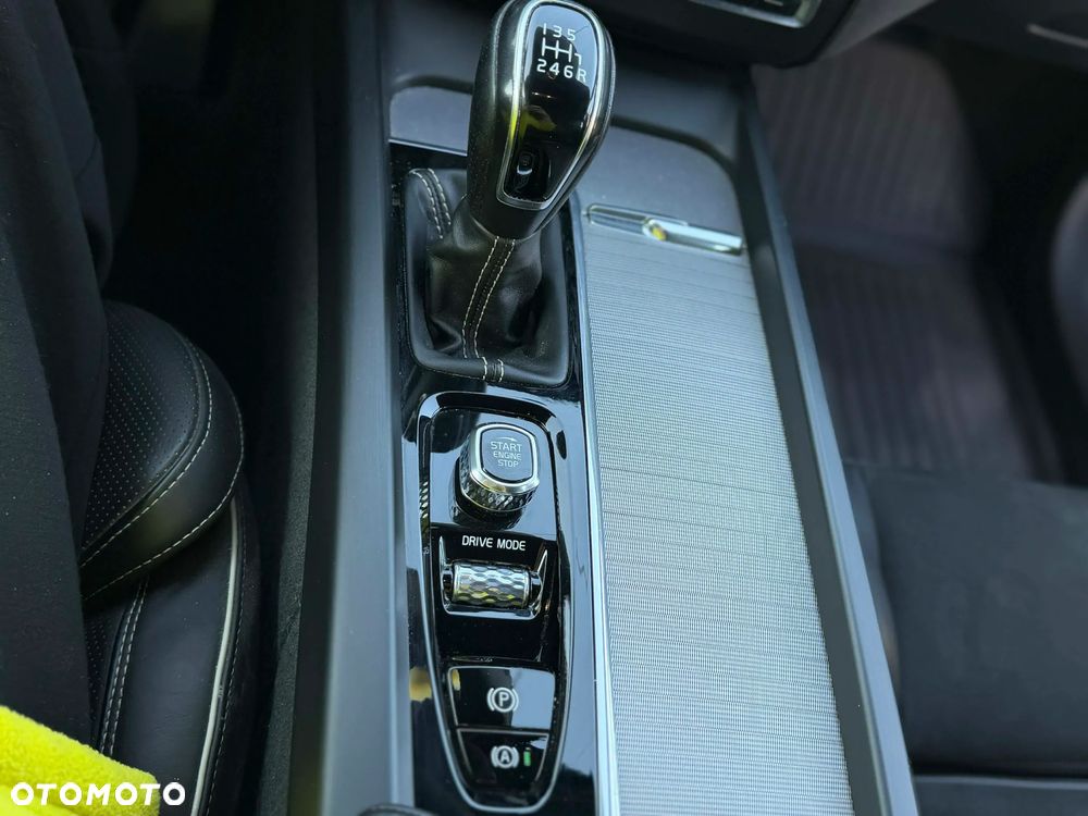 Volvo XC 60 D4 R-Design - 22