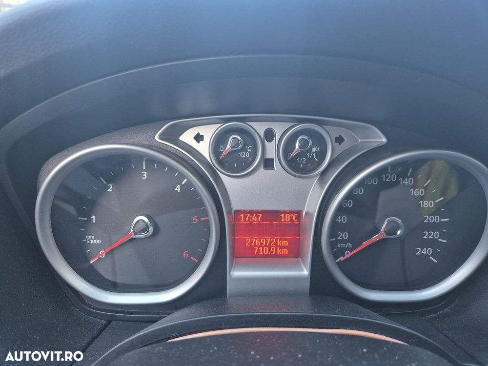 Ford Focus 2.0 TDCI DPF Aut. Style+ - 6