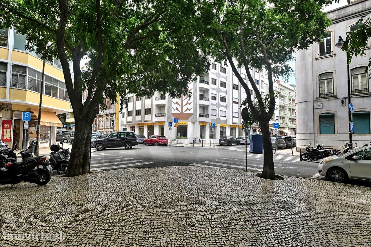 ApartamentoT3 frente Jardim da Parada em Campo de Ourique para arrenda - Grande imagem: 2/26