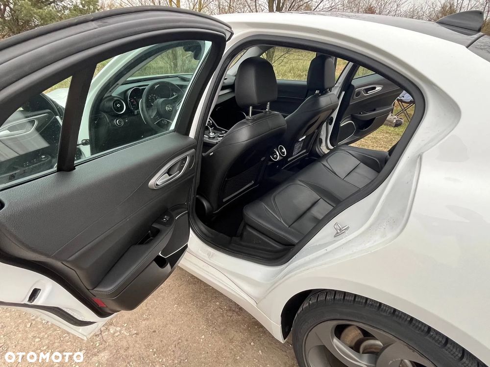 Alfa Romeo Giulia 2.0 Turbo Veloce - 15