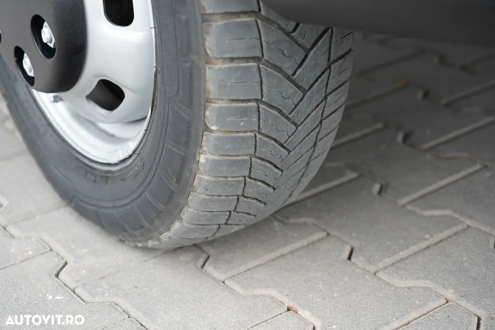 Iveco DAILY 35-130 / BASCULATOR / CU TRACȚIE DUBLA / DOUĂ TRANSPORTURI / MANUAL / 7 LOCURI / - 22