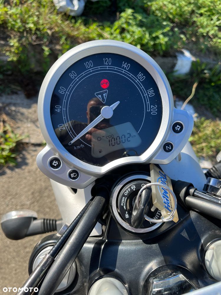 Triumph Street Twin - 5