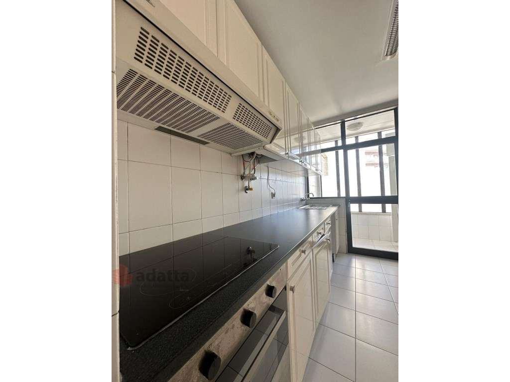 Apartamento T3 Renovado e Equipado com Garagem em Solum, Coimbra. - Grande imagem: 3/50