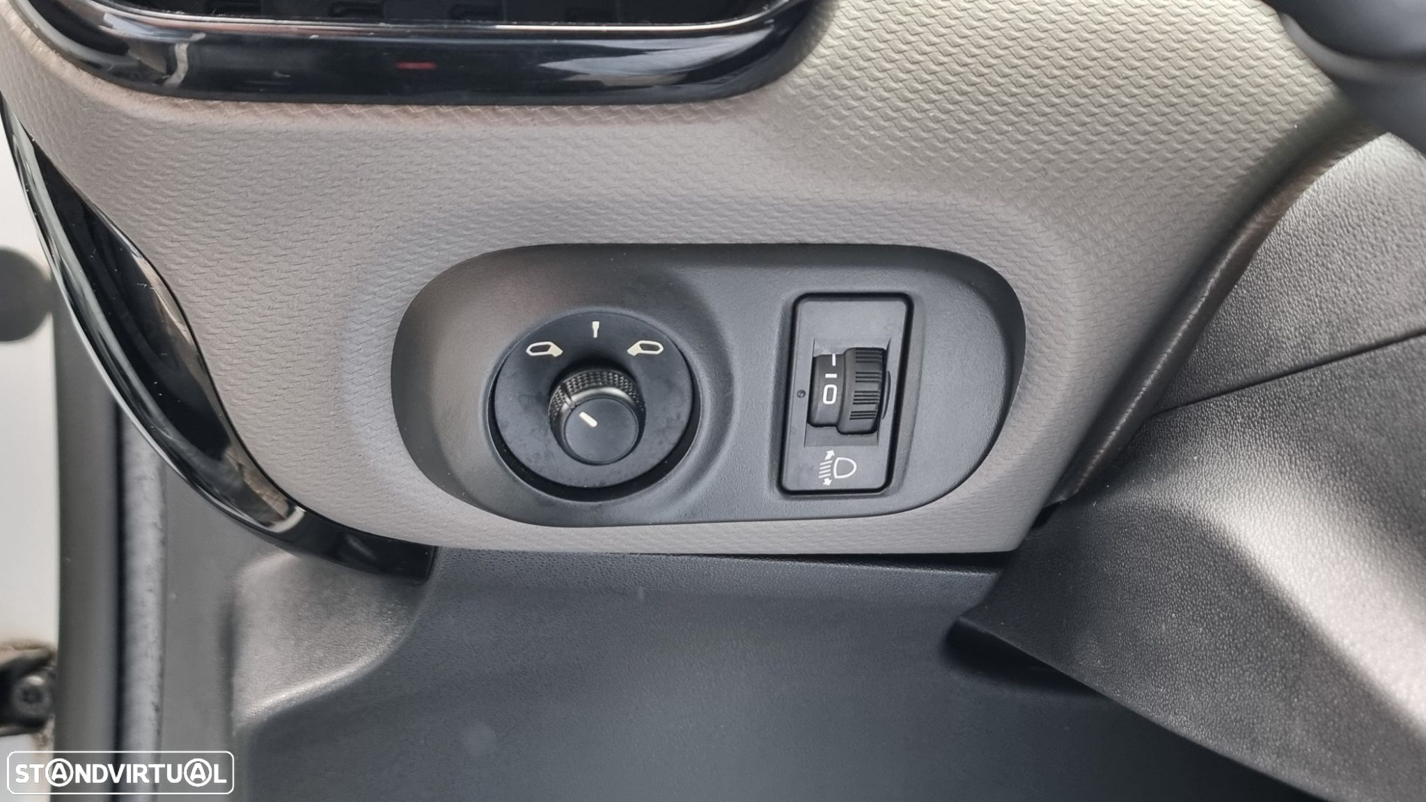 Citroën C4 Cactus 1.2 PureTech Shine EAT6 - 19