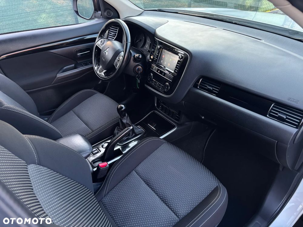 Mitsubishi Outlander 2.0 2WD Diamant - 22