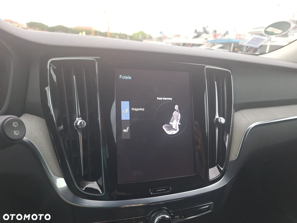 Volvo V60 T8 AWD Plug-In Hybrid Inscription - 19
