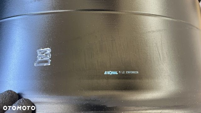 Oryginalna Felga tył z oponą Pirelli do Mercedes GLE w167 22'' czarne AMG - 13