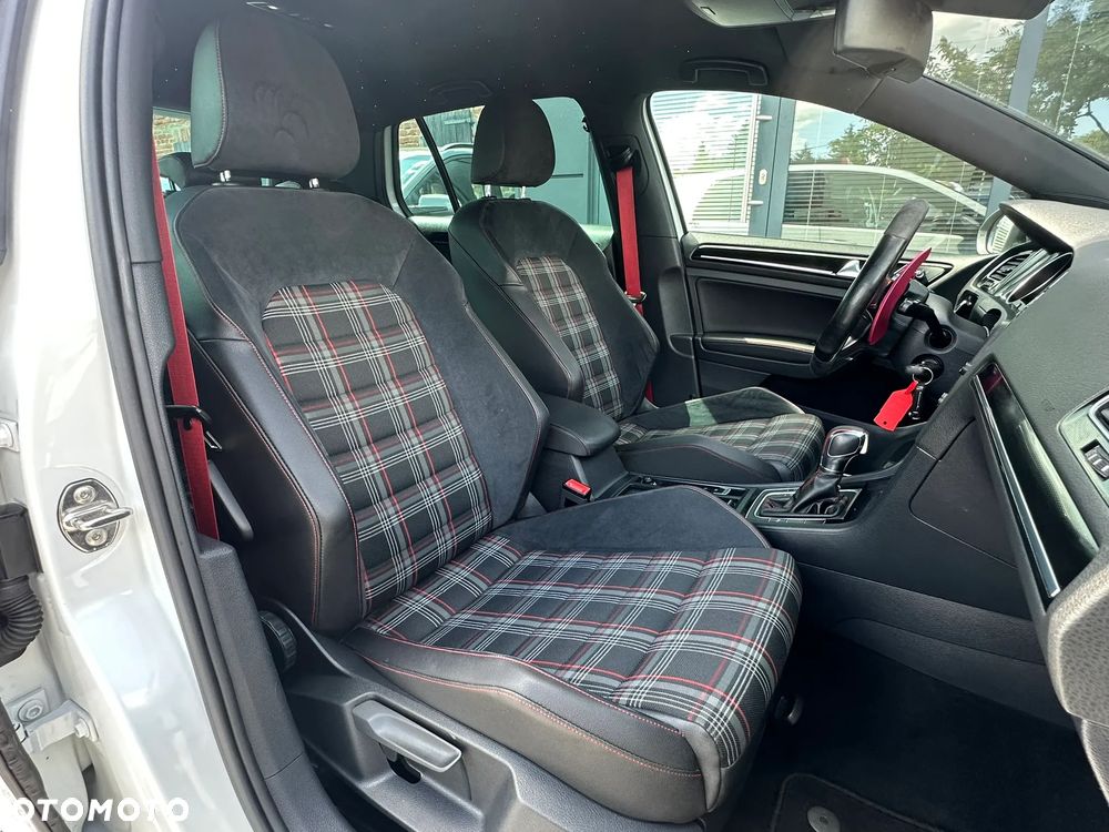 Volkswagen Golf GTI BlueMotion Technology DSG - 36