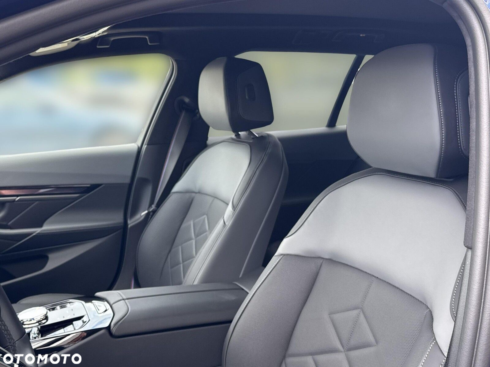 BMW i5 - 12