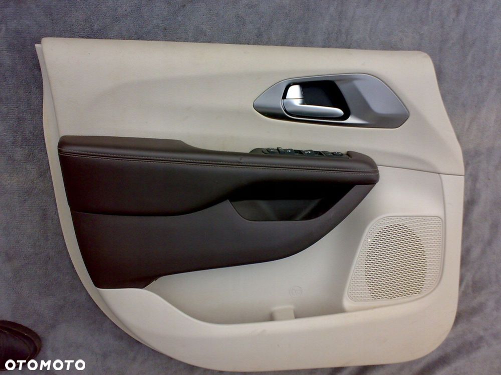 chrysler pacifica 2017 2021 tapicerka boczek drzwi przednia lewa - 1