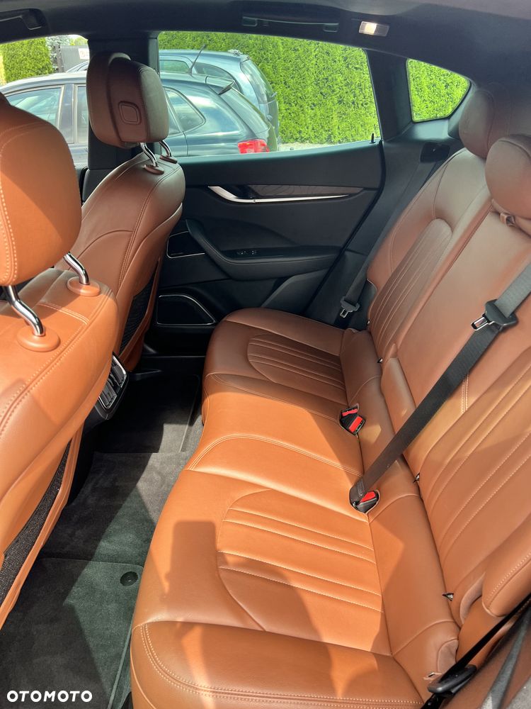 Maserati Levante S Essence - 9
